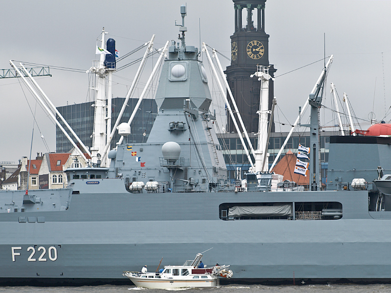 Fregatte Hamburg F220 AA090080