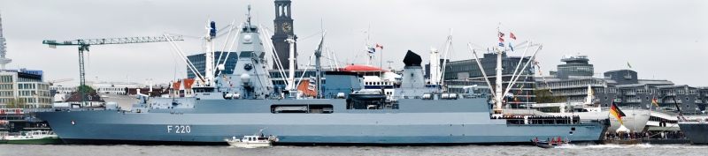 Fregatte Hamburg F220 AA090082_stitch