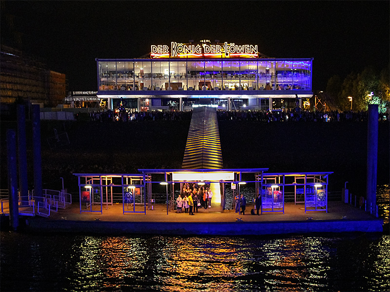 theater-im-hafen-nacht_mfw13__020301.