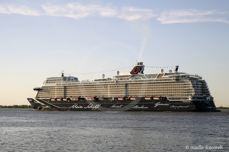 Mein Schiff 1 2018 Erstes Auslaufen Aus Hamburg