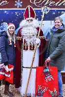 Weihnachtsmarkt schaut auf 