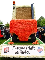 2011 grosse Festwagen